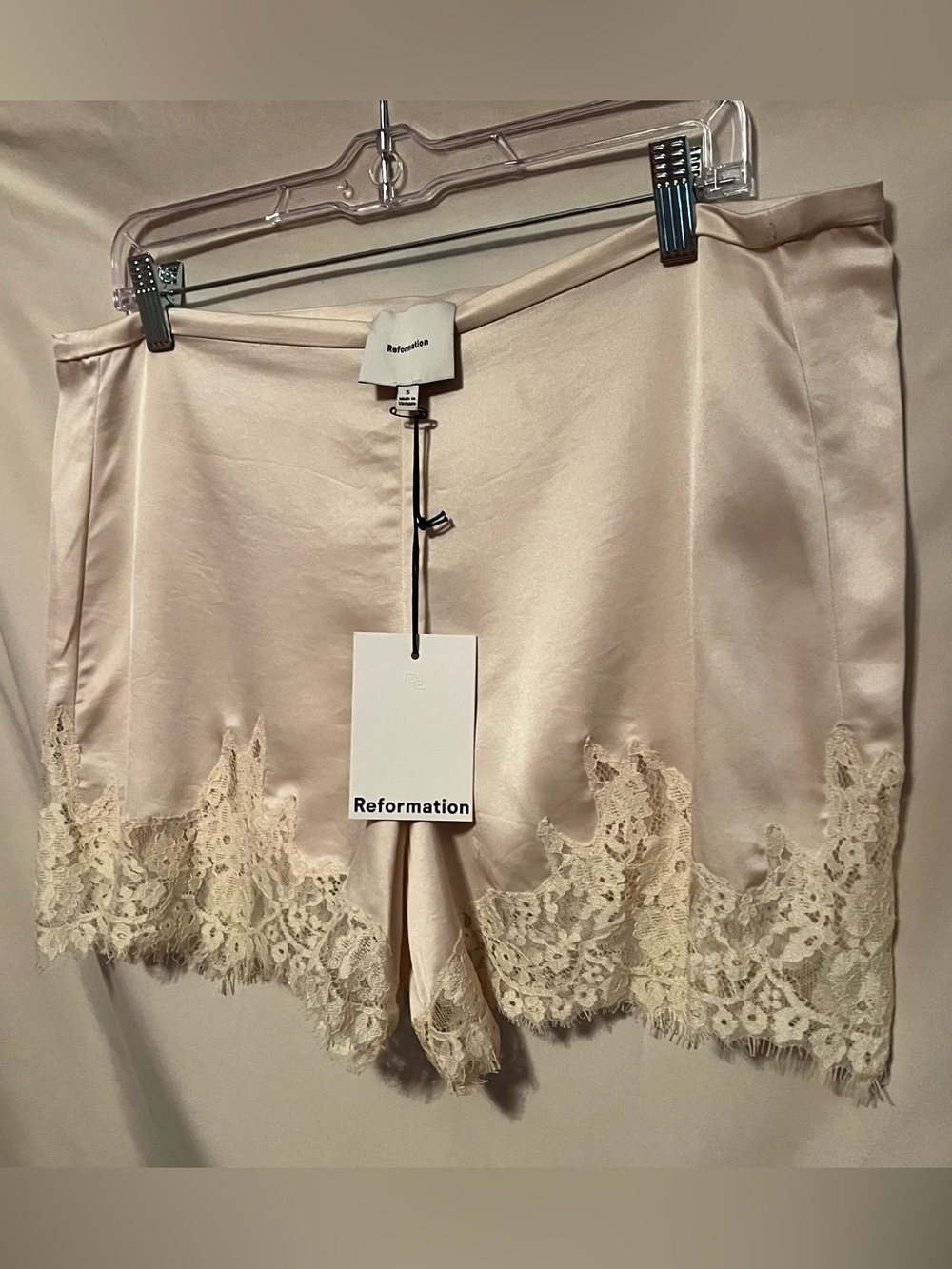Reformation The Fern Satin Shorts in Almond Size S - Picture 3 of 5